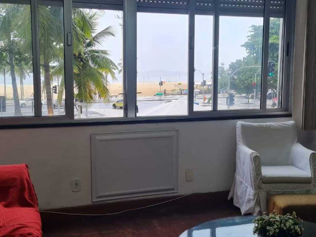 Apartamento de 3 quartos, sendo uma suíte frente mar em Copacabana Rio de Janeiro RJ