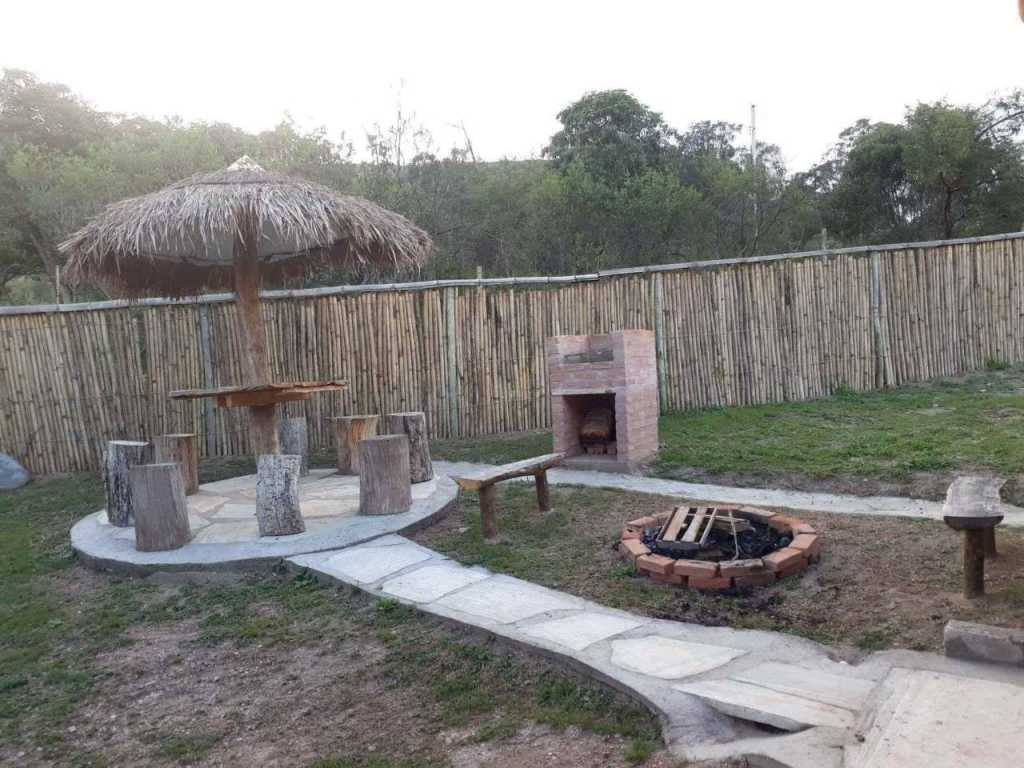 CASA NA LUA chalé em meio a natureza com vista para as montanhas a 500 metros da cachoeira da lua