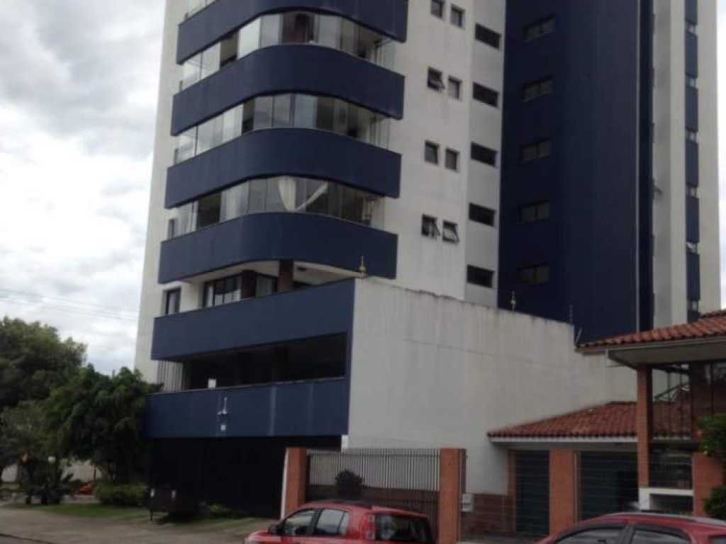 Alugo apartamento em Torres