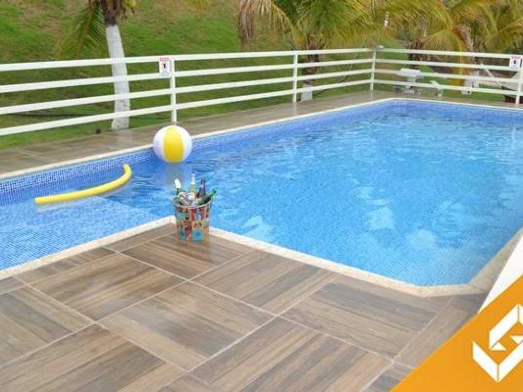 LINDA CHÁCARA COM 3 QUARTOS TODOS COM AR, QUIOSQUE E PISCINA COM AQUECIMENTO SOLAR.