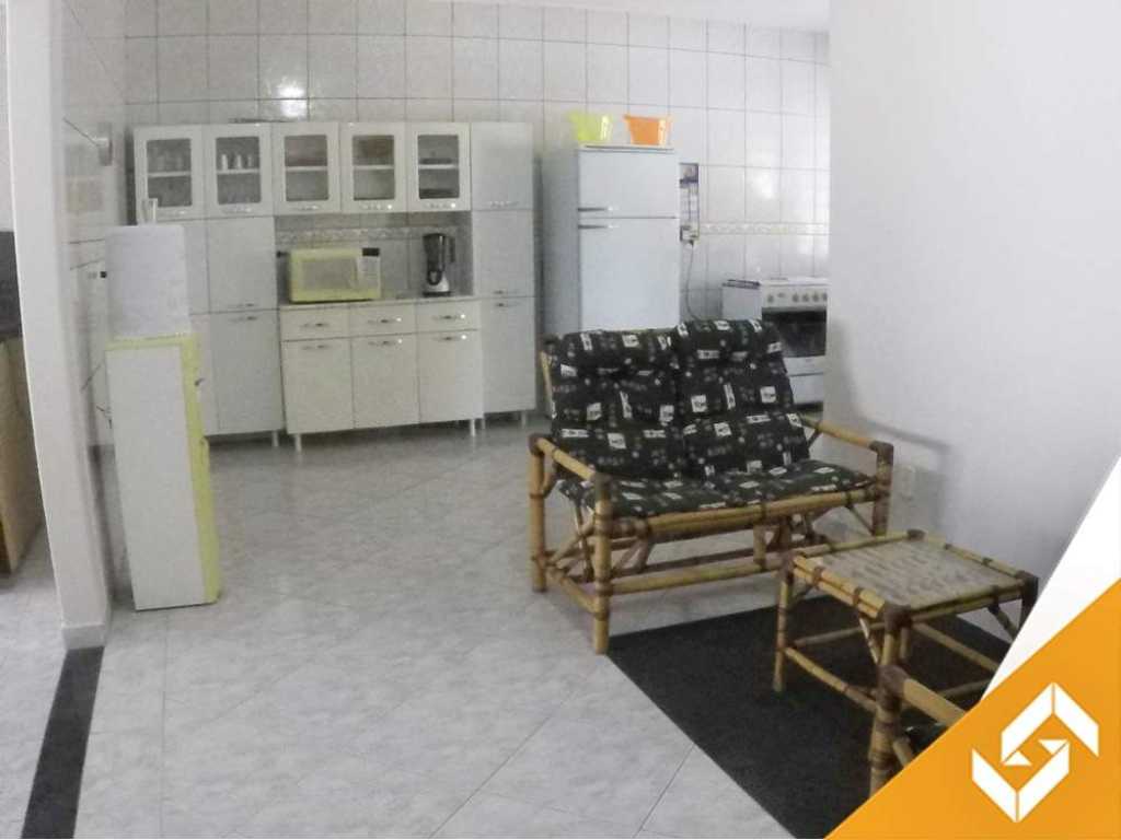 LINDA CASA COM 03 QUARTOS COM PISCINA LOCALIZADA EM BAIRRO NOBRE DA CIDADE.