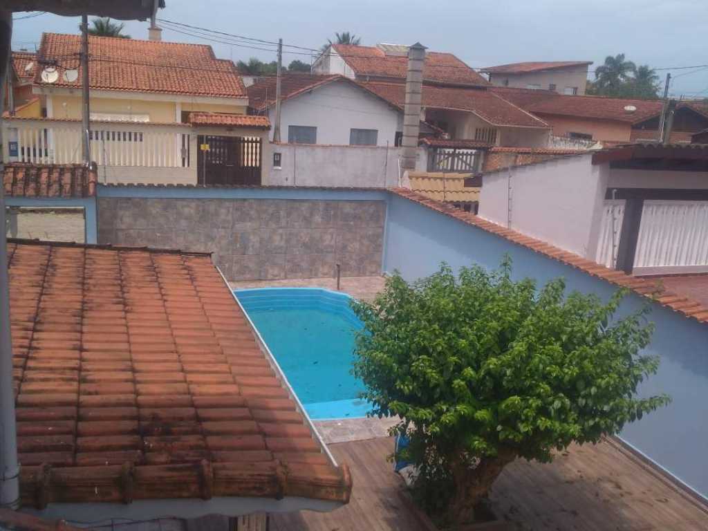 Casa com Piscina, churrasqueira e próximo da praia