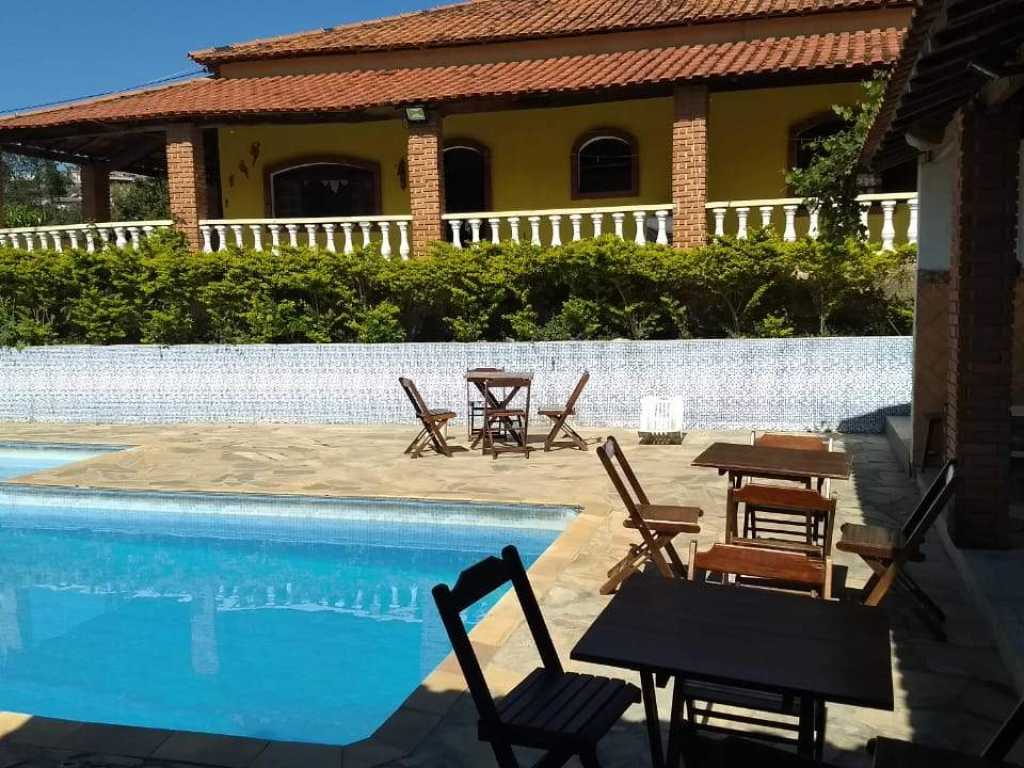 Linda chácara em Mairinque com piscina