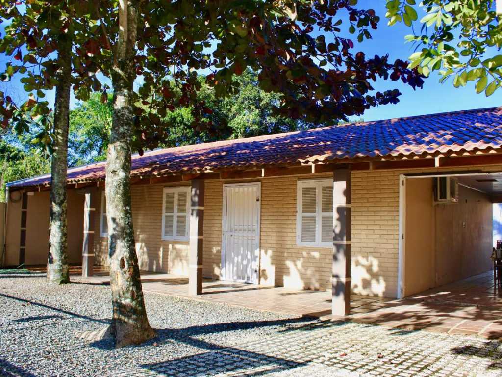 CASA COM PISCINA EM MARISCAL