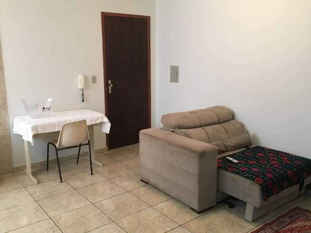 Apartamento 02 muito bem localizado