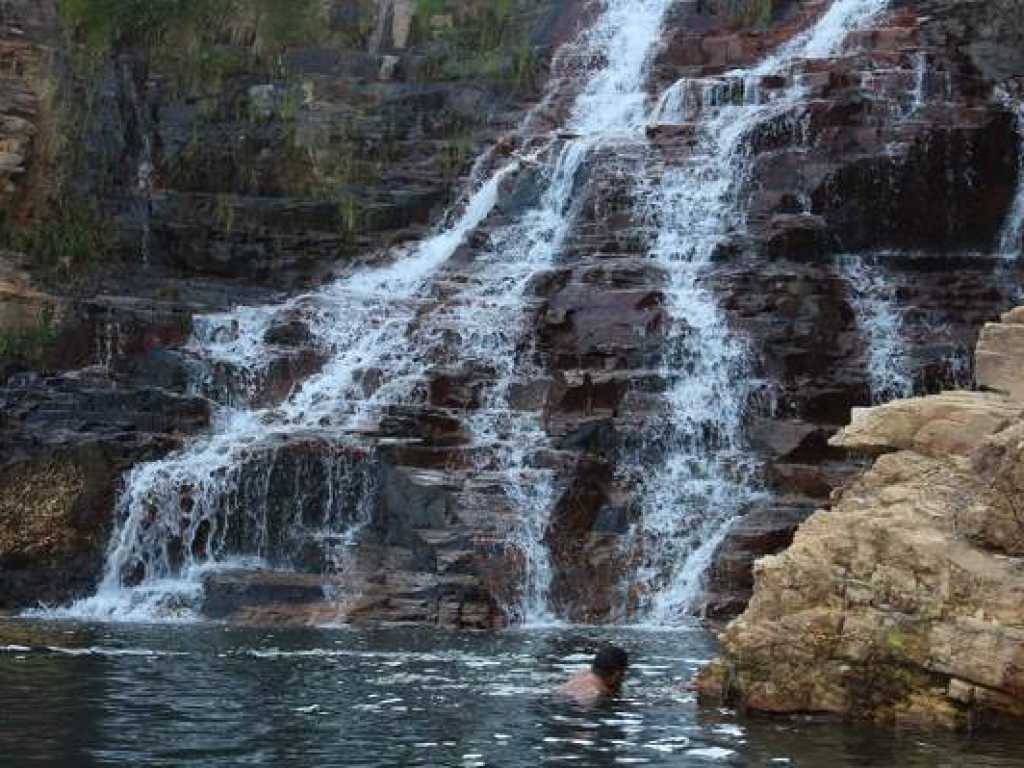 Mestre Gil Passeios Náuticos em Capitólio. Saída de Escarpas do Lago ou Turvo