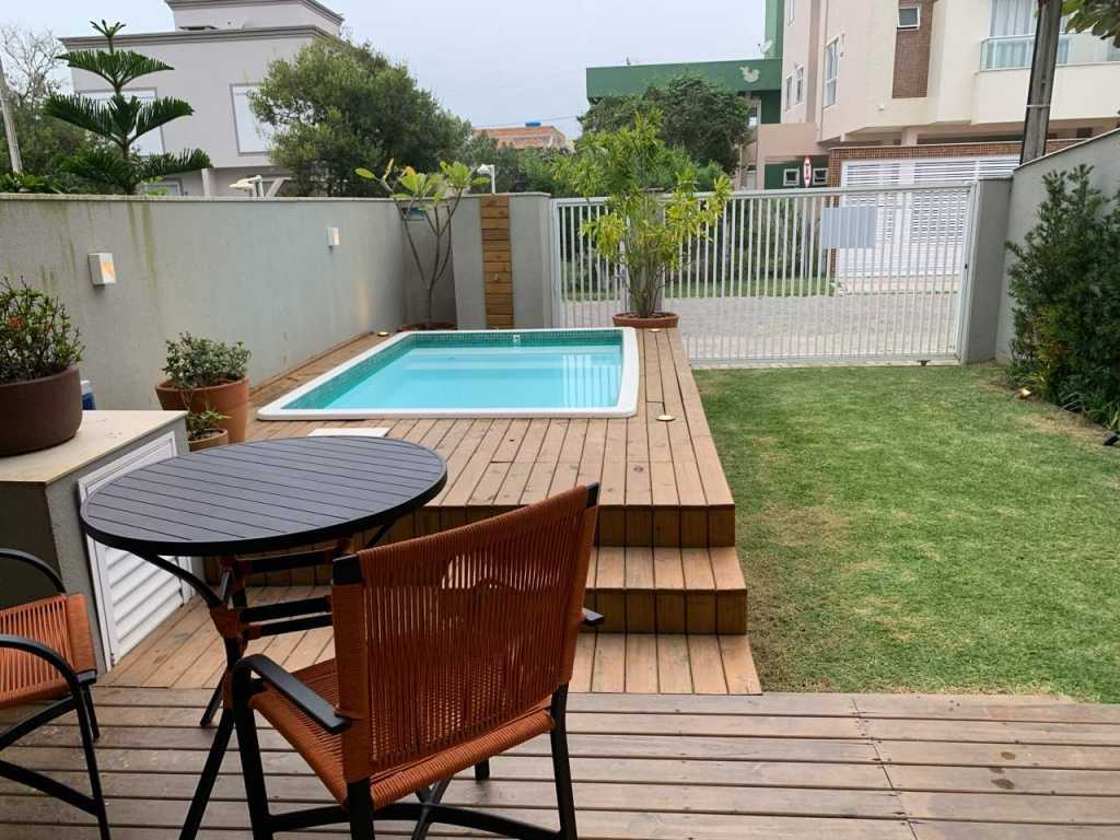 HOUSE FOR SEASONAL RENTALS - PRAIA DO CANTO GRANDE, BOMBINHAS SC (LC117F)