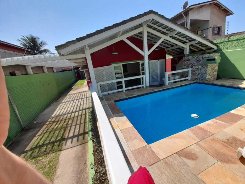 LINDA CASA AMPLA E AREJADA COM PISCINA NA PRAIA DAS TONINHAS EM UBATUBA