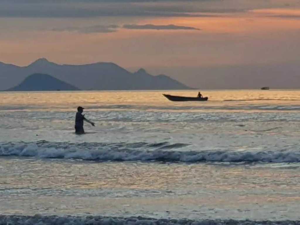 Encantador apartamento térreo, pé na areia mesmo, na praia de Maitinga - Bertioga