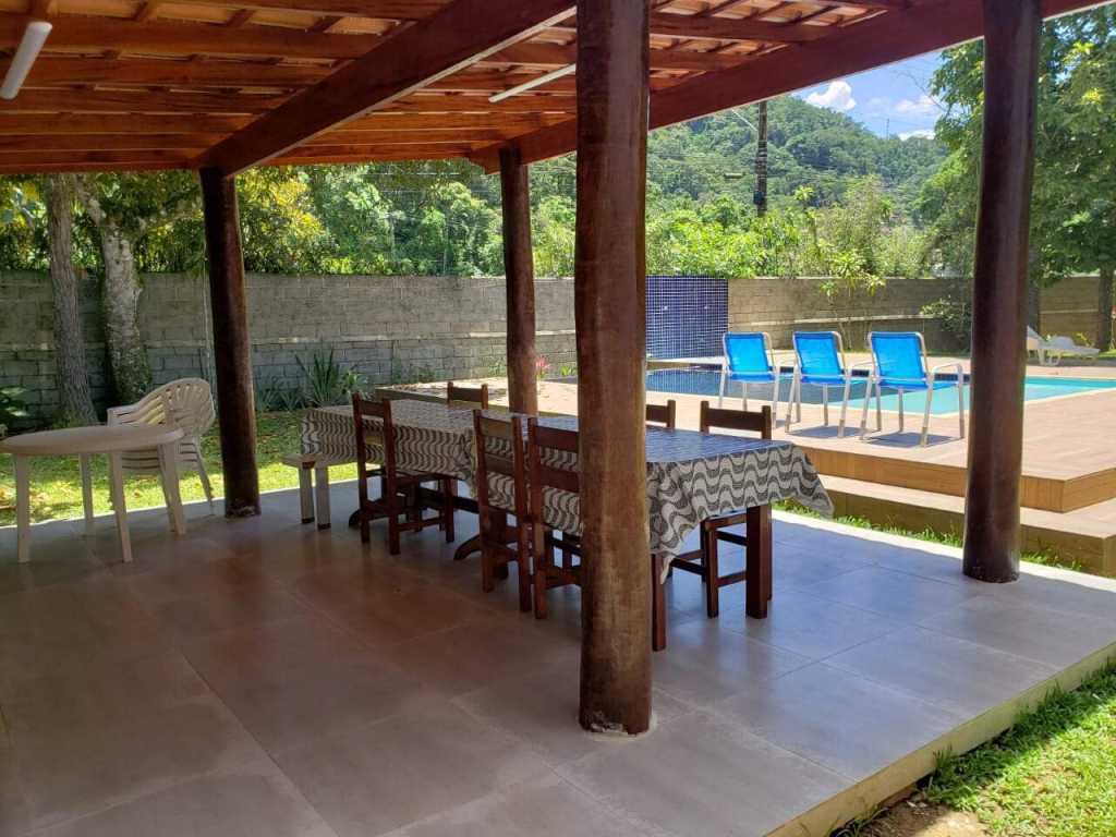 Linda Casa com 4 quartos, Piscina e Churrasqueira em Ubatuba