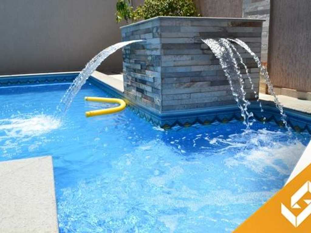 LINDÍSSIMA CASA DE ALTO PADRÃO C/ PISCINA, SAUNA E BANHEIRA DE HIDROMASSAGEM.