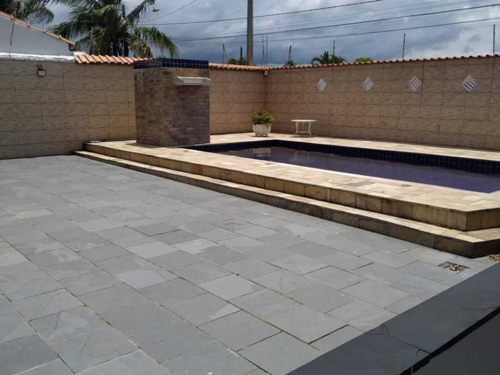 CASA COM PISCINA ITANHAEM