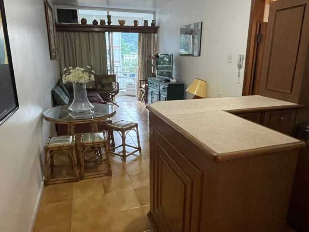 Apartamento Praia da Pitangueiras - Pé na areia