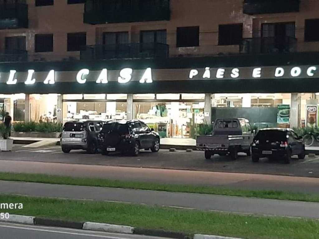 CASA EM CONDOMINIO FECHADO