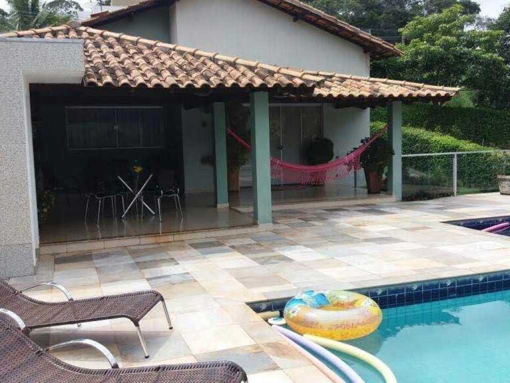 Ótima casa para temporada em Escarpas do lago.