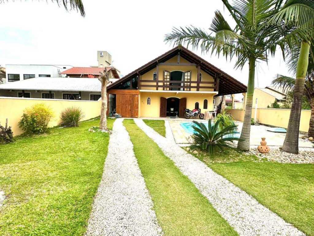 Alugo lindo chalé com piscina entre duas praias paradisíacas