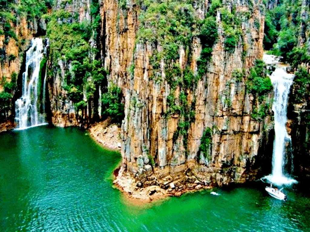 PASSEIO DE LANCHA EM CAPITÓLIO DURAÇÃO 7 HRS SAÍDA ESCARPAS DO LAGO C0NFIRA UM POUCO DE NOSSO PARAÍSO