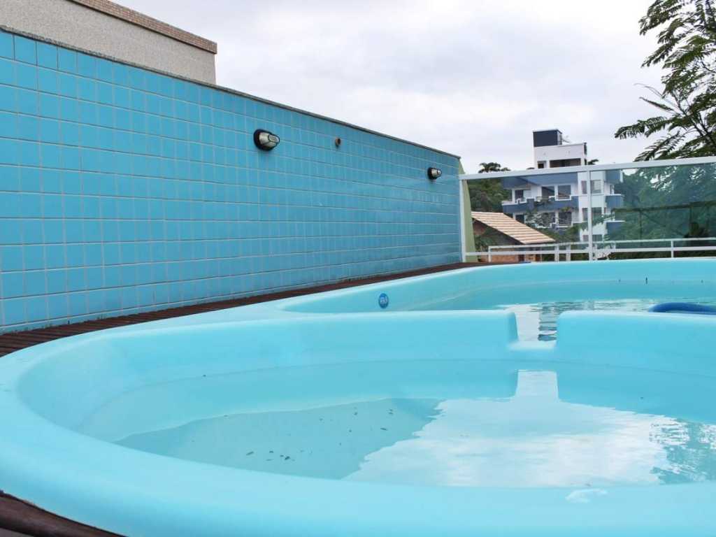 LA042E - Cobertura com piscina para até 10 pessoas