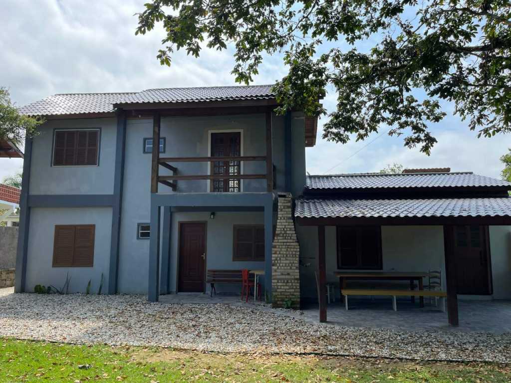 Casa com excelente localização 100mts do mar  - F18