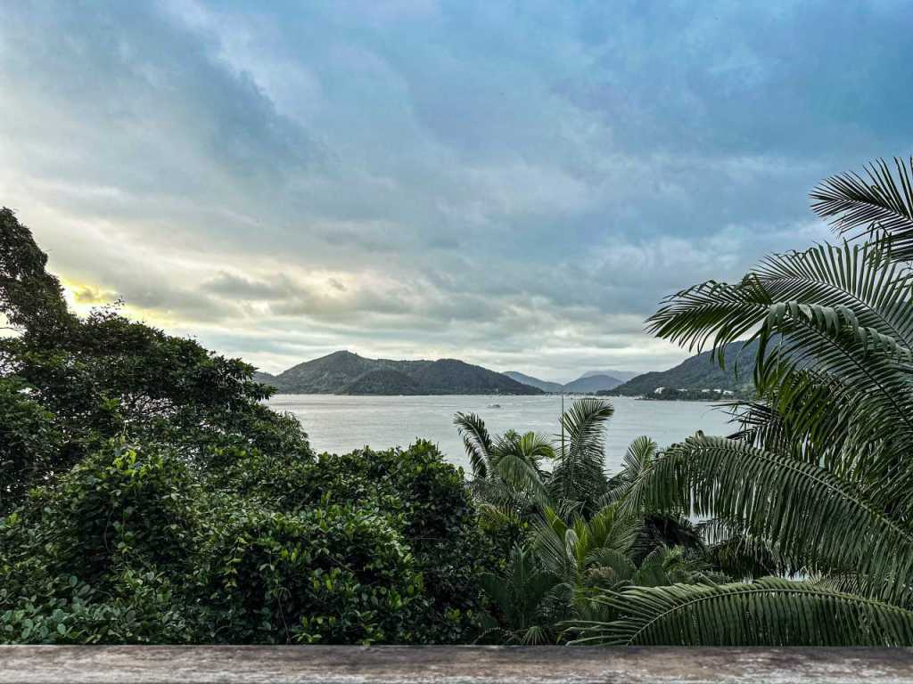 Casa Com Vista e Beira-Mar em Enseada Ubatuba para 12 pesssoas