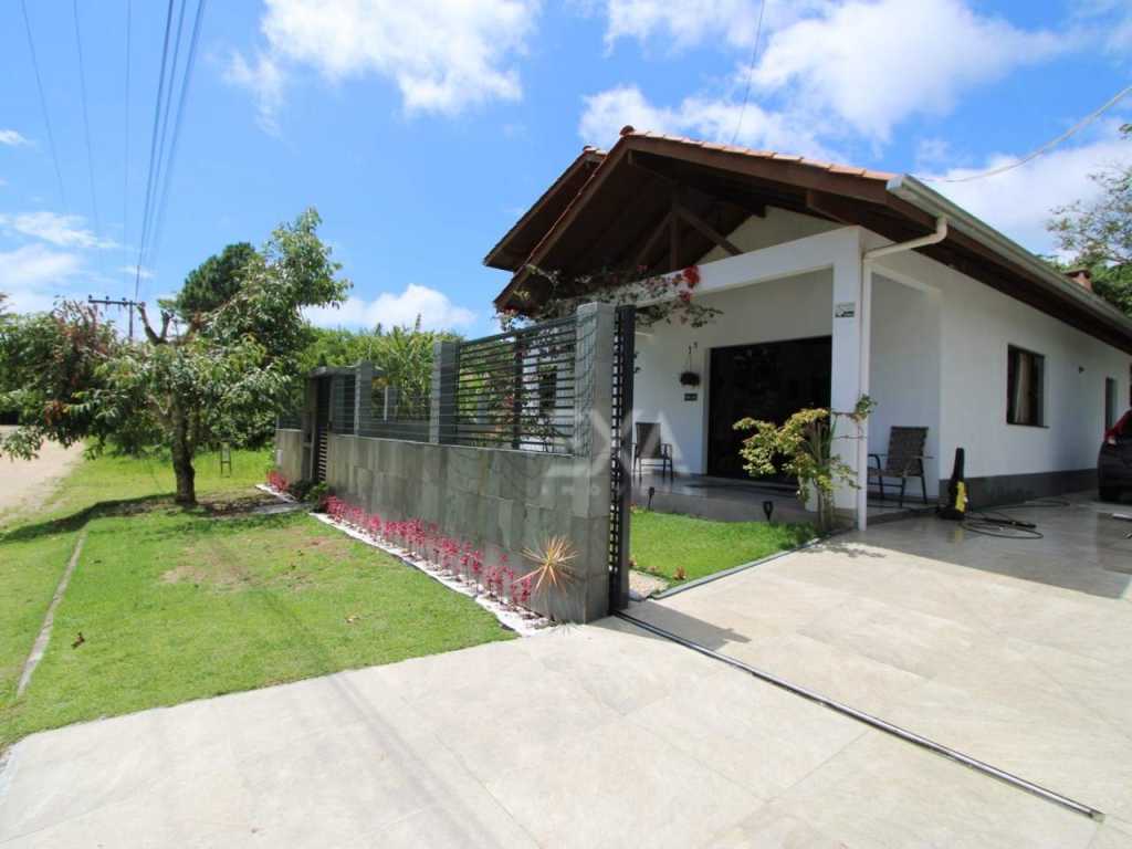 Casa na Praia Estaleiro - Exa Imóveis whtasap 047 99615 1106