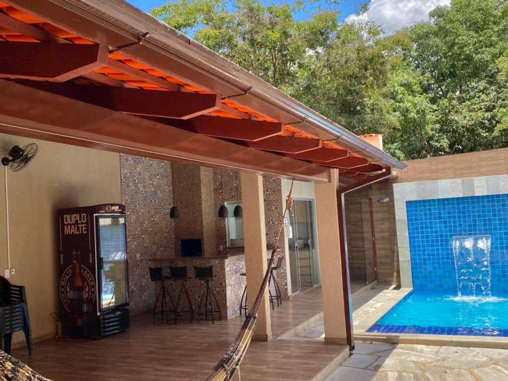 Linda casa com 5 suítes e piscina aquecida