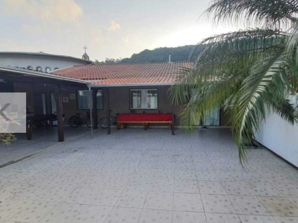 Casa na praia de Zimbros em Bombinhas