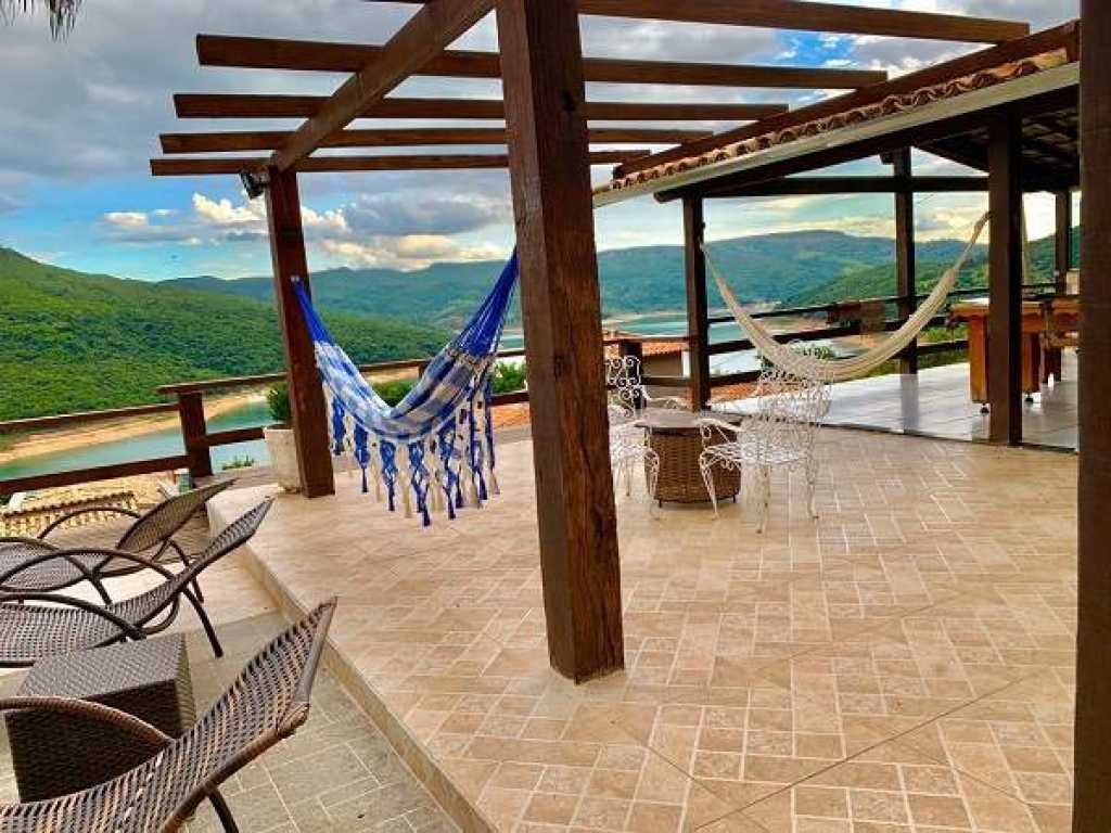 Casa com vista inigualável para o Lago de Furnas em Capitólio-MG