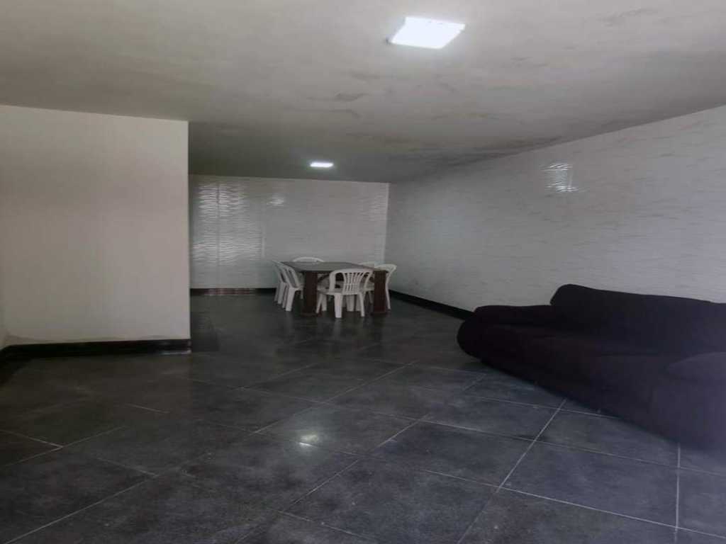 Casa de luxo com telhado colonial, piso de granito, armário embutido, box nos banheiros, antena parabólica