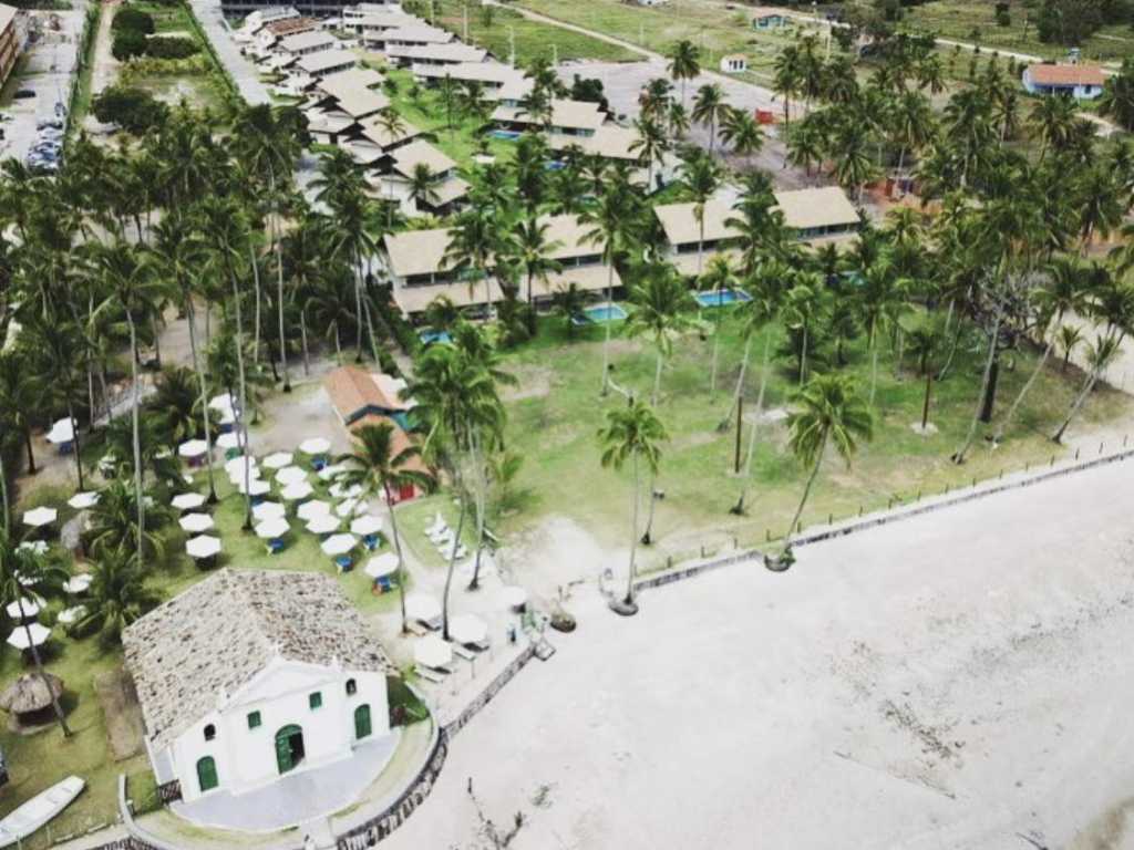 Bangalô com piscina privativa beira mar Carneiros