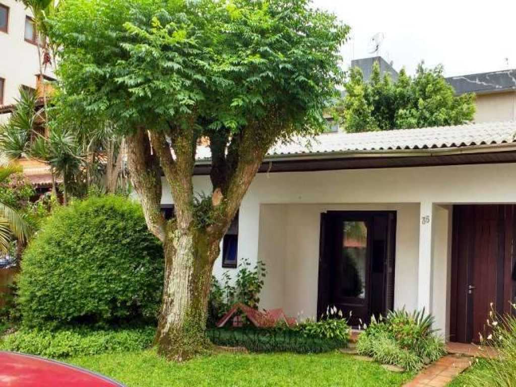 CASA BEM LOCALIZADA EM ZONA NOBRE