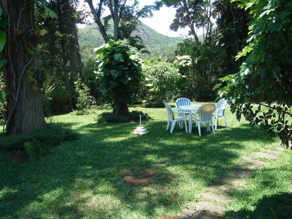 Casa ampla com bom terreno