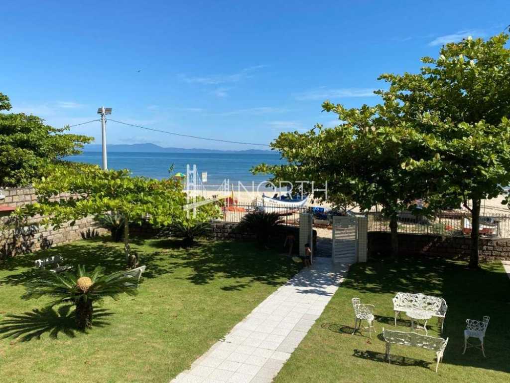 Excelente apartamento pé na areia, vista incrível