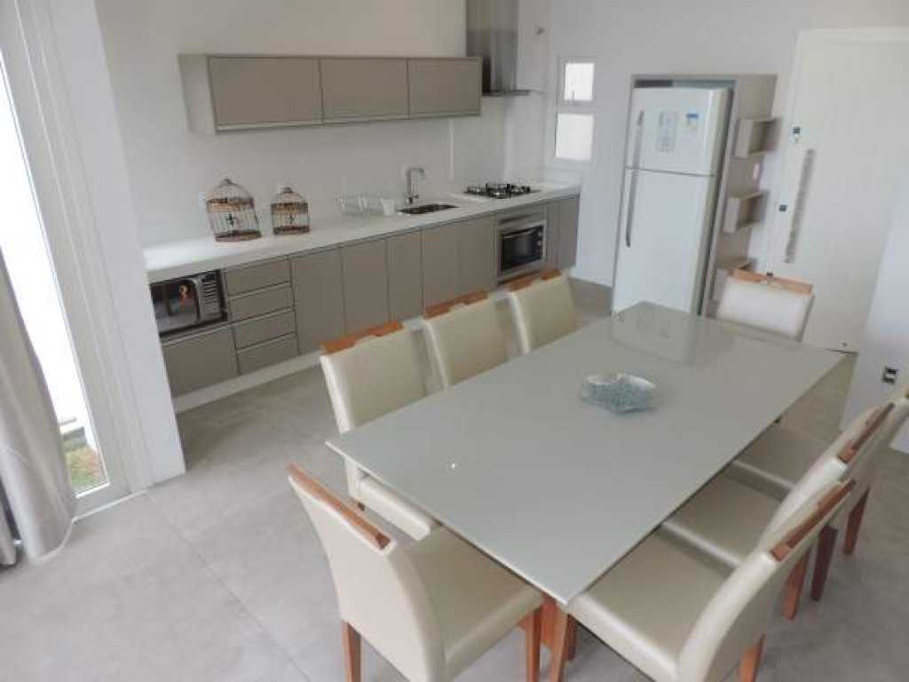 Hermoso triplex con 3 suites Frente al mar en la playa de Canto Grande (fuera del mar) Ref.191