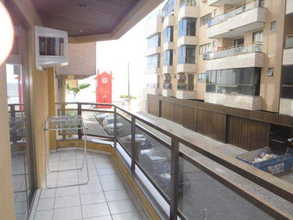 Apartamento de 2 quartos com ar na quadra do mar - Meia Praia