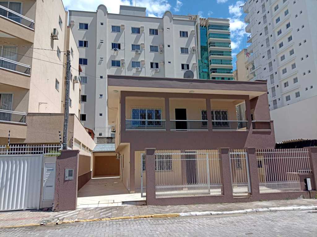 CASA  QUADRA MAR  PARA ALUGUEL DE TEMPORADA MEIA PRAIA ITAPEMA  SC