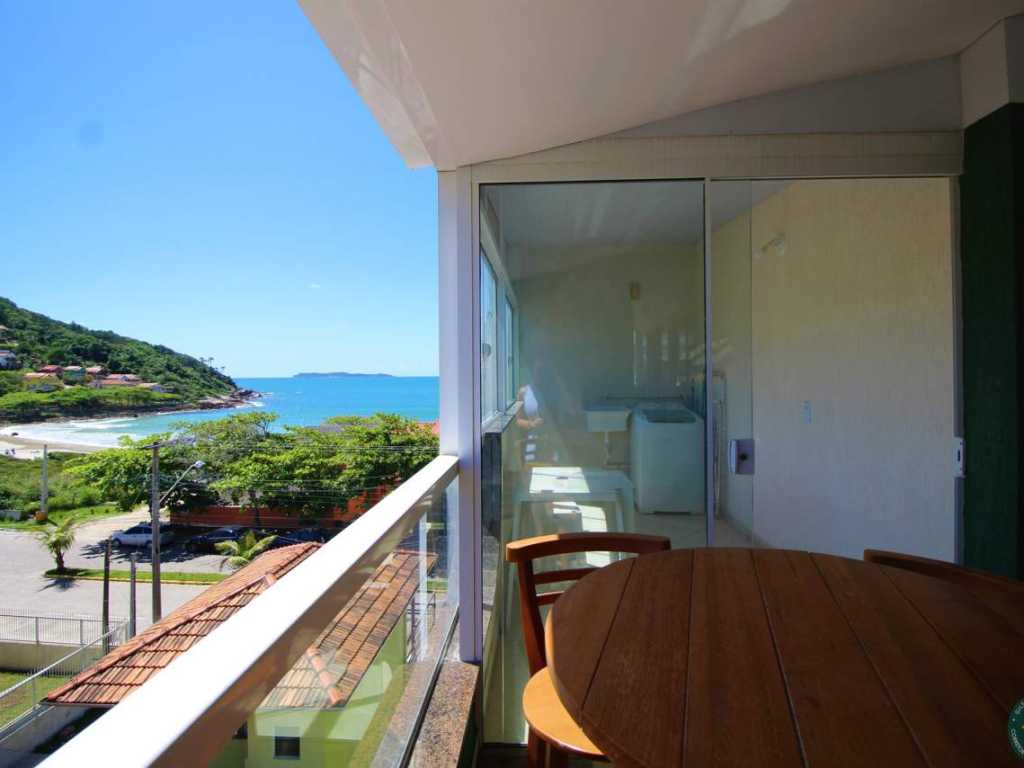 Apartamento com vista para o mar, localizado a 20 metros da praia de Quatro Ilhas em Bombinhas - Exclusivo