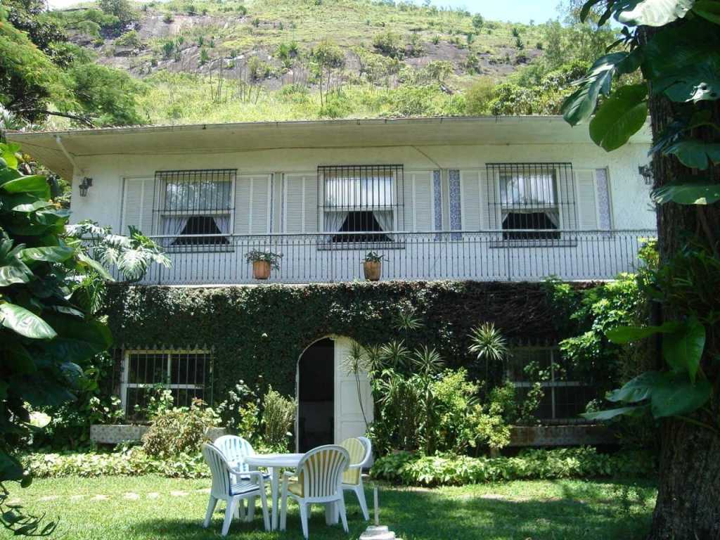 Casa ampla com bom terreno