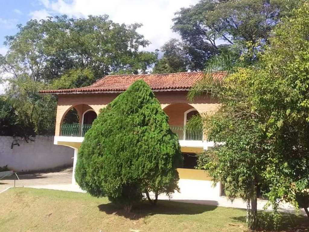 MARAVILLOSO LUGAR CON PISCINA Y CAMPO DE FÚTBOL EN EL CENTRO DE MAIRIPORÃ