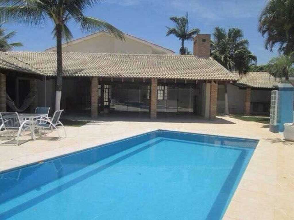 Linda casa com piscina