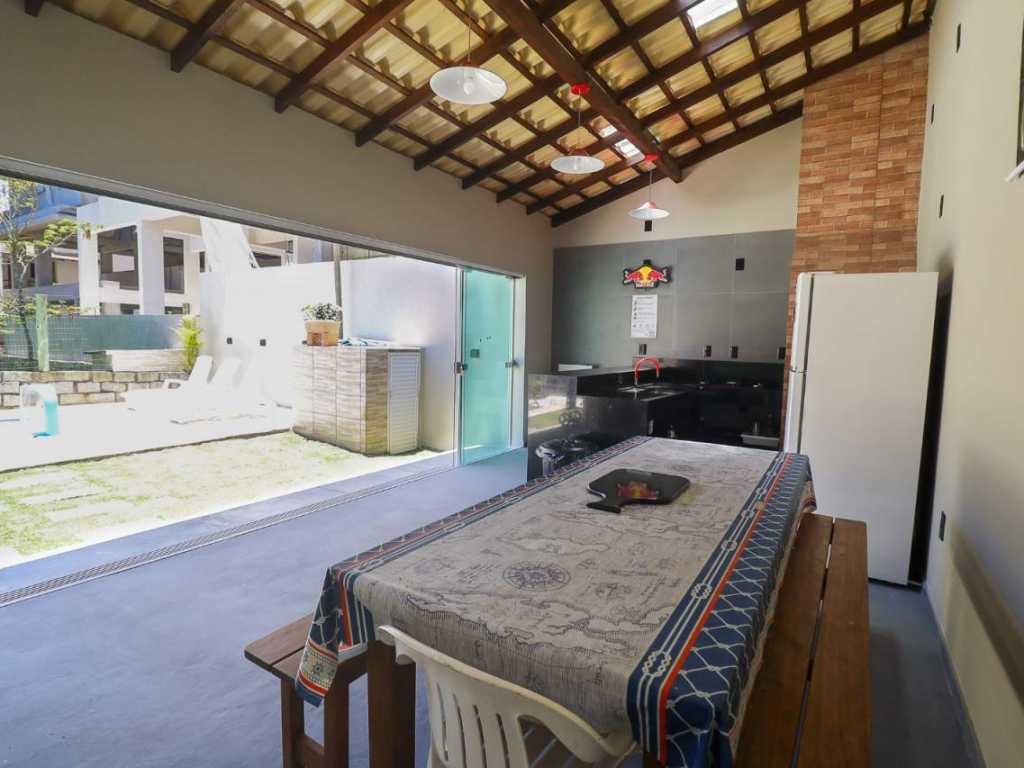 Linda casa com piscina