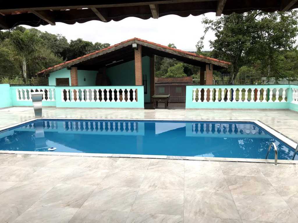 Chácara dos Rodrigues Com Piscina e Churrasqueira