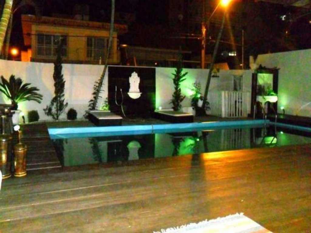 Grande casa climatizada com piscina no centro de Balneário Camboriú!