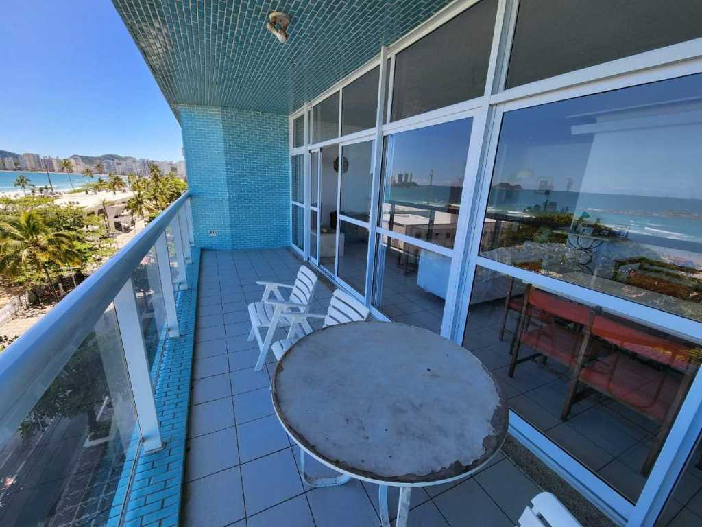 Apartamento de frente ao mar pitangueiras , de muito bom gosto!