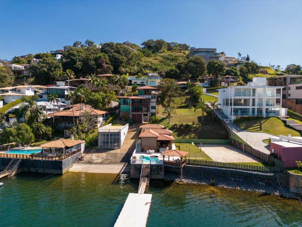 Casa na Beira do lago de Escarpas em Capitólio c/5 suítes e 2 Demi suítes