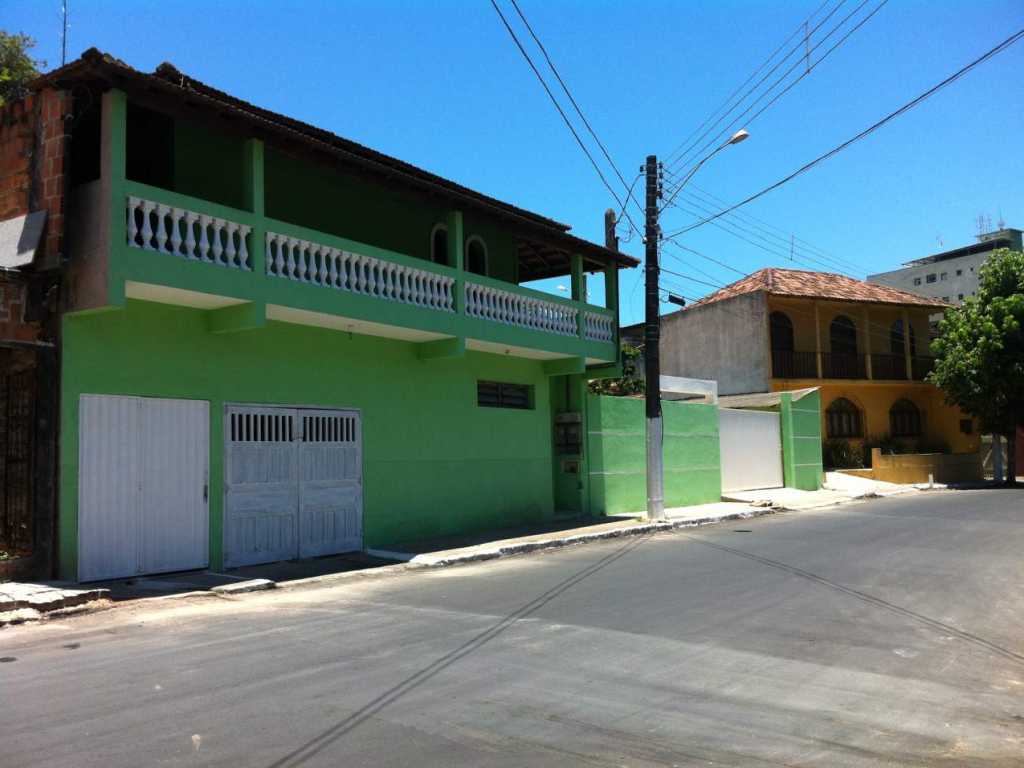 Excelente Duplex com 05 quartos para Alugar por Temporada estilo colonial a 150 m do mar em Marataízes