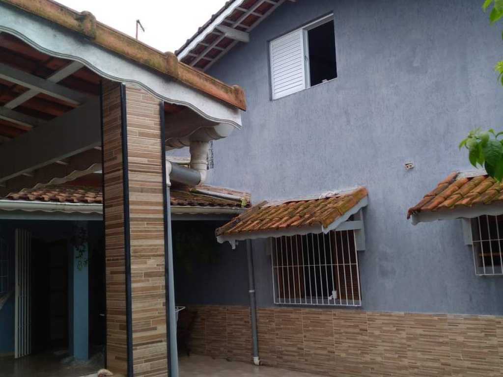 Casa com Piscina, churrasqueira e próximo da praia