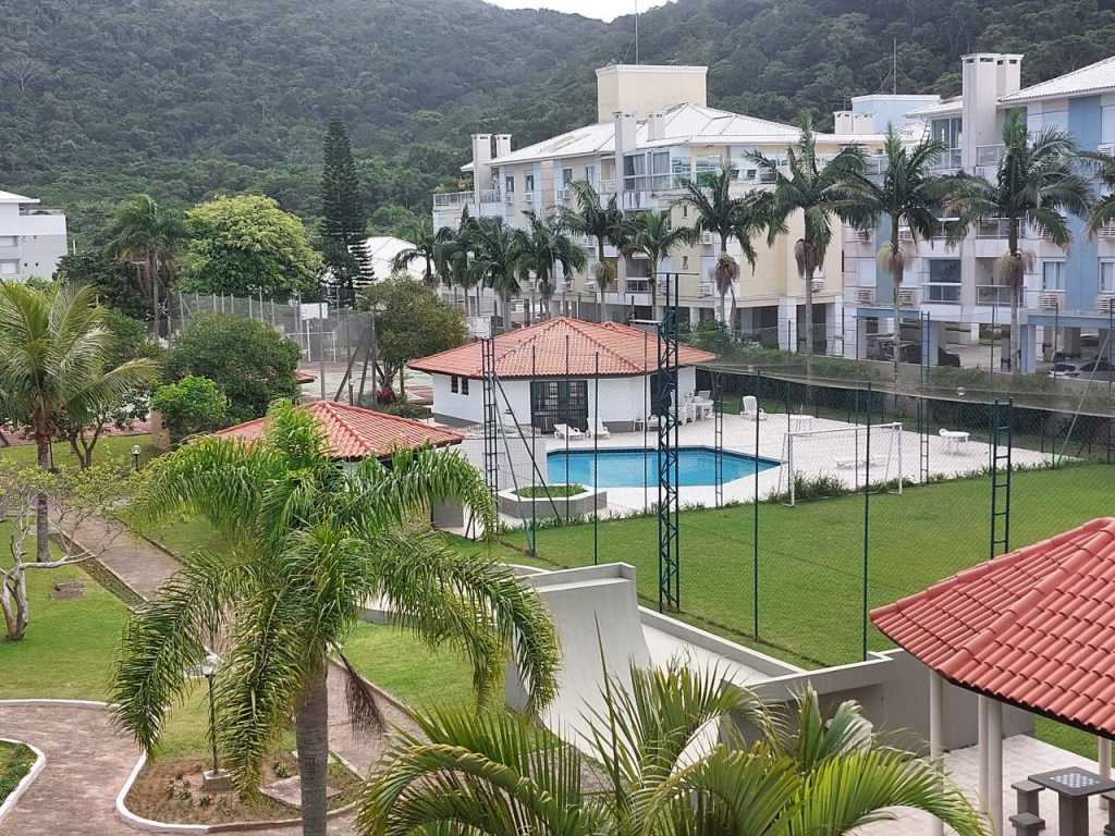 EXCELENTE APARTAMENTO COM PISCINA CONDOMINIO FRENTE O MAR NOS INGLESES