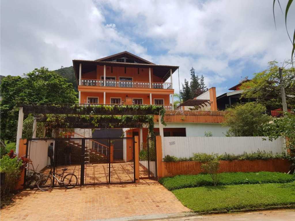 Lindo Sobrado 5 dorm   Ubatuba Praia Lagoinha  com piscina e ar condicionado