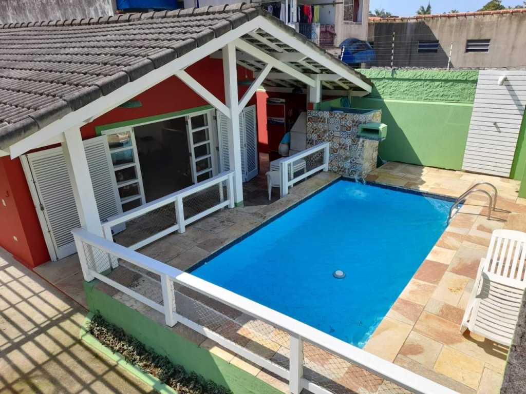 LINDA CASA AMPLA E AREJADA COM PISCINA NA PRAIA DAS TONINHAS EM UBATUBA